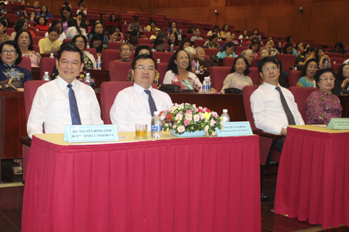 Các đồng chí lãnh đạo tỉnh tham dự buổi họp mặt.