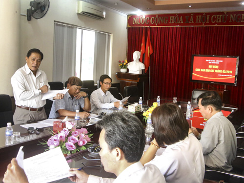 Đồng chí Trần Văn Thông, Phó Trưởng Ban Tuyên giáo Tỉnh ủy phát biểu tại hội nghị.