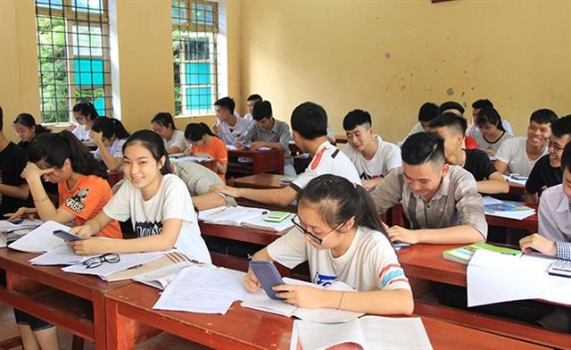 Ảnh minh họa: Nhiều phụ huynh lo ngại  điều chỉnh điểm xét tốt nghiệp sẽ tạo ra nhiều rủi ro nhất định cho học sinh có học lực trung bình