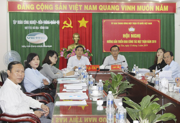 Các đồng chí: Lê Hồng Ngọc, Nguyễn Kế Toại, Phó Chủ tịch UBMTTQ Việt Nam tỉnh và các đại biểu tham dự hội nghị tại điểm cầu Bà Rịa-Vũng Tàu.