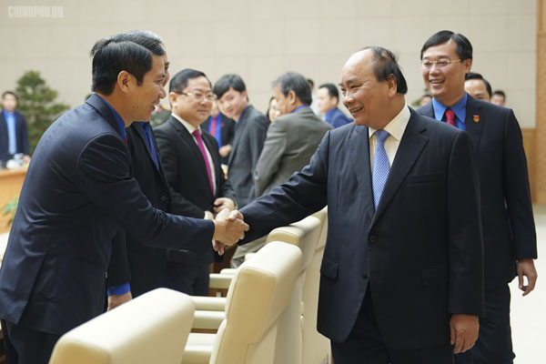 Thủ tướng Chính phủ Nguyễn Xuân Phúc với các đại biểu tại buổi làm việc. Ảnh: QUANG HIẾU