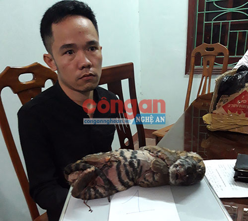 Đối tượng cùng tang vật tại Cơ quan Công an