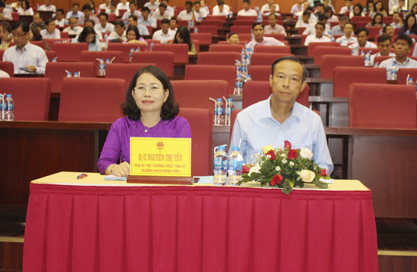 Đồng chí Nguyễn Thị Yến, Phó Bí thư Thường trực Tỉnh ủy, Trưởng đoàn ĐBQH tỉnh tham dự hội nghị. 