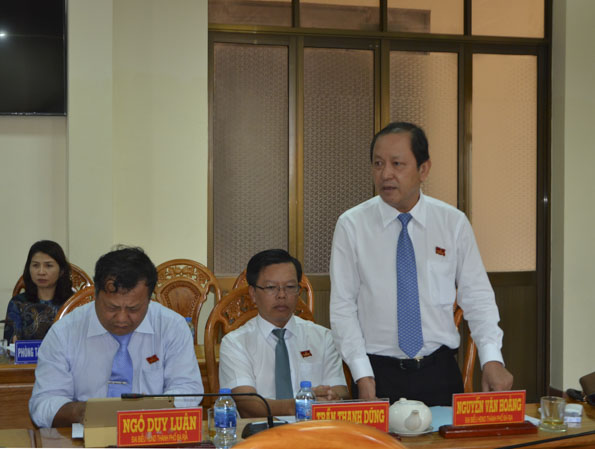 Ông Nguyễn Văn Hoàng, Chủ tịch UBND TP. Bà Rịa phát biểu tại kỳ họp.
