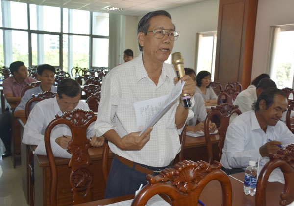 Ông Kim Ngọc Phưởng, Chủ tịch Hội Nạn nhân chất độc da cam Dioxin và Bảo trợ xã hội TP.Vũng Tàu đóng góp ý kiến tại Hội nghị.