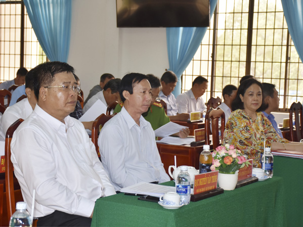 Đồng chí Nguyễn Văn Trình, Chủ tịch UBND tỉnh tham dự hội nghị.