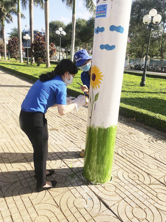 ĐVTN thực hiện công trình thanh niên “Phác họa xanh” tại xã Kim Long, huyện Châu Đức.