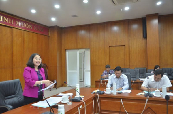 Đồng chí Nguyễn Thị Yến, Phó Bí thư Thường trực Tỉnh ủy, Trưởng Đoàn ĐBQH tỉnh chỉ đạo tại cuộc họp. 