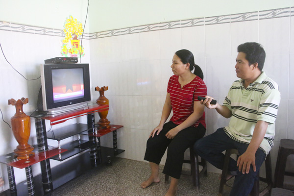 Gia đình ông Lâm Chí Liêm (dân tộc Hoa, ở ấp Phú Tài, xã Hòa Hiệp, huyện Xuyên Mộc) được hỗ trợ lắp đặt đồng hồ điện vào tháng 2-2019.