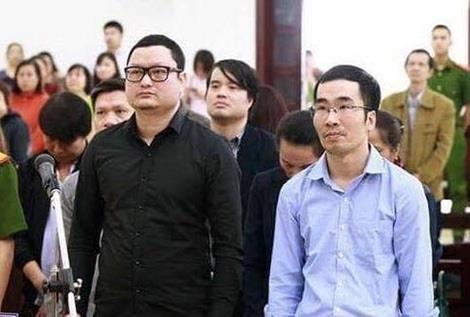Bị cáo Tiệp (trái) và đồng phạm tại phiên toà sơ thẩm lần 1.