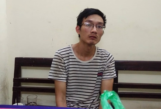 Tùng tại cơ quan Công an.