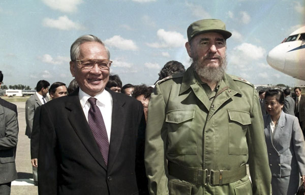 Chủ tịch nước Lê Đức Anh và Chủ tịch Cuba Fidel Castro trong chuyến thăm hữu nghị chính thức Cuba, từ ngày 12 đến 17-10-1995. Ảnh: TTXVN