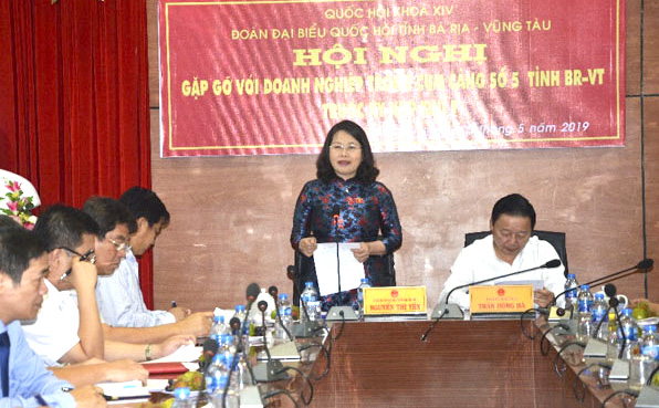 Đồng chí Nguyễn Thị Yến, Phó Bí thư Thường trực Tỉnh ủy, Trưởng đoàn ĐBQH tỉnh đã chủ trì Hội nghị.