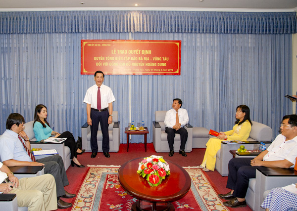 Đồng chí Lưu Tài Đoàn, Ủy viên Ban Thường vụ Tỉnh ủy, Trưởng Ban Tổ chức Tỉnh ủy phát biểu tại buổi lễ.