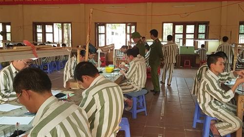 Đội làm mi giả của phạm nhân Lê Văn Quân.