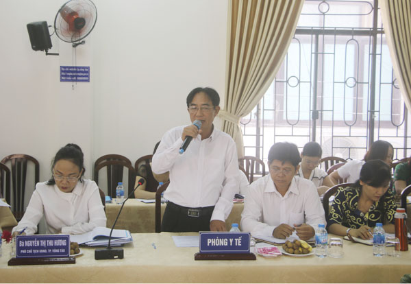 Ông Phạm Văn Lưu, Trưởng phòng Y tế TP. Vũng Tàu báo cáo kết quả thực hiện “Tháng hành động vì ATTP” năm 2019 trên địa bàn thành phố.