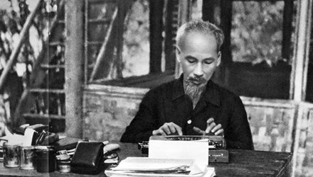 Chiếc máy đánh chữ do chính Bác Hồ sử dụng sẽ được trưng bày.