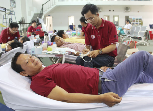 Người lao động Tổng Công ty CP Dịch vụ kỹ thuật dầu khí Việt Nam tham gia hiến máu tình nguyện ngày 5-5-2019.