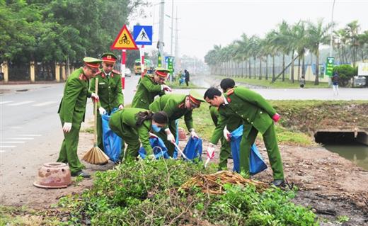 Cán bộ, chiến sỹ Công an có nhiều hoạt động tham gia bảo vệ môi trường.