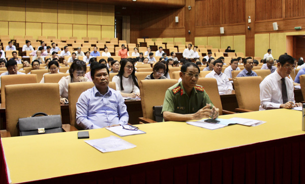 Các đại biểu dự lễ khai giảng lớp bồi dưỡng kỹ năng HĐND năm 2019.