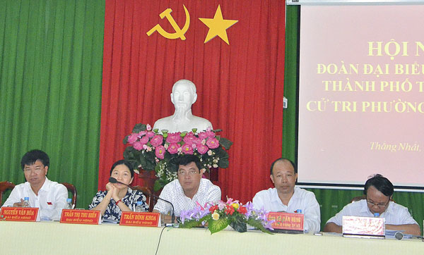 Tổ đại biểu số 3 HĐND tỉnh tiếp xúc cử tri phường Thắng Nhất (TP.Vũng Tàu). Ảnh: CẨM NHUNG.
