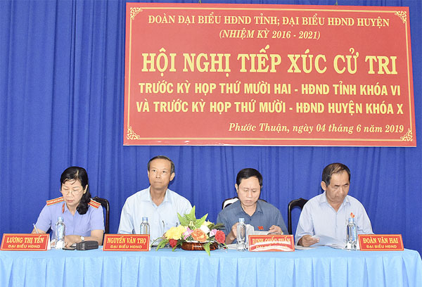 Tổ đại biểu số 10 HĐND tỉnh tiếp xúc cử tri xã Phước Thuận (huyện Xuyên Mộc). Ảnh: THÀNH HUY.