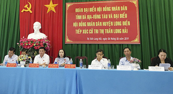 Tổ đại biểu số 5 HĐND tỉnh tiếp xúc cử tri TT.Long Hải (huyện Long Điền). Ảnh: MINH THANH.