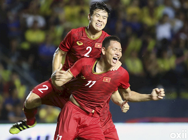 Anh Đức đã ghi bàn quyết định đưa Việt Nam vào chung kết King’s Cup.
