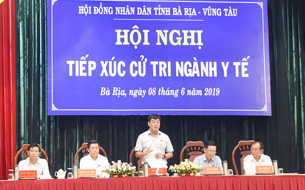 Ông Trần Đình Khoa, UVBTVTU, Phó Chủ tịch HĐND tỉnh phát biểu tại hội nghị.