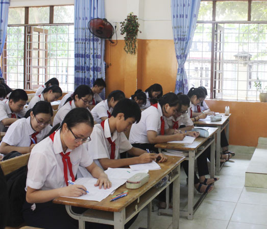 HS lớp 9 Trường THCS Nguyễn Thái Bình (TP. Vũng Tàu) ôn tập chuẩn bị cho kỳ thi tuyển sinh lớp 10. 