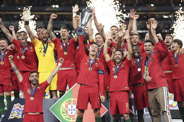 Sau EURO 2016, đây là lần thứ 2 Ronaldo cùng tuyển Bồ Đào Nha nâng cao cúp vô địch cấp châu lục.
