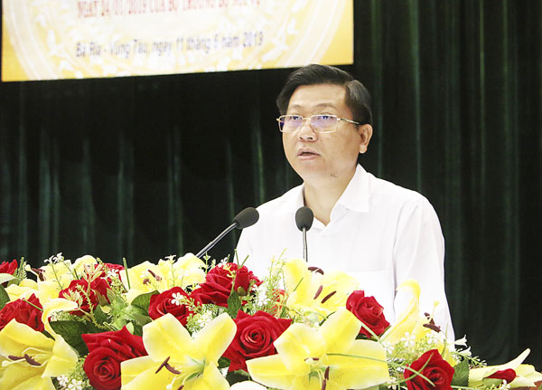 Ông Trần Văn Tuấn, Phó Chủ tịch UBND tỉnh phát biểu khai mạc hội nghị.