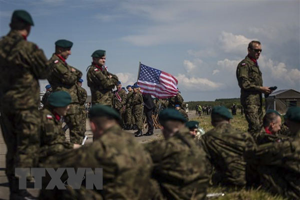 Binh sĩ và đội quân nhạc chuẩn bị cho lễ động thổ xây dựng hệ thống phòng thủ tên lửa ở căn cứ quân sự Redzikowo, miền Bắc Ba Lan. (Nguồn AFP)