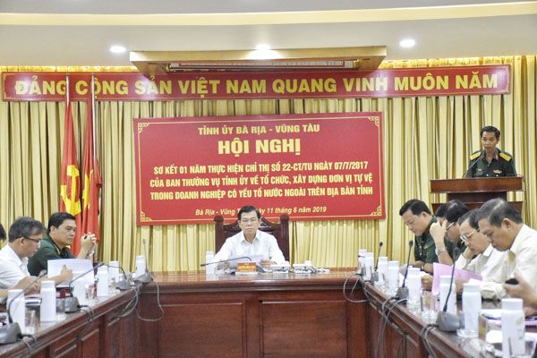 Ông Nguyễn Hồng Lĩnh, Ủy viên Trung ương Đảng, Bí thư Tỉnh ủy, Chủ tịch HĐND tỉnh chủ trì hội nghị.