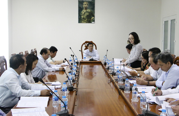 Ông Trần Văn Tuấn, Phó Chủ tịch UBND tỉnh chủ trì buổi làm việc. 