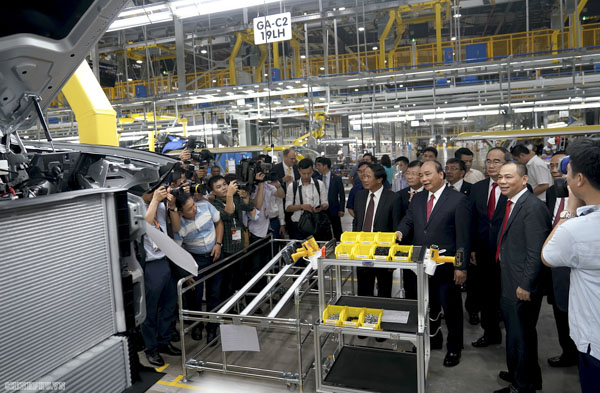 Thủ tướng thăm nhà máy lắp ráp ôtô  VinFast