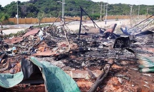 Khu lán trại tan hoang sau vụ cháy nổ