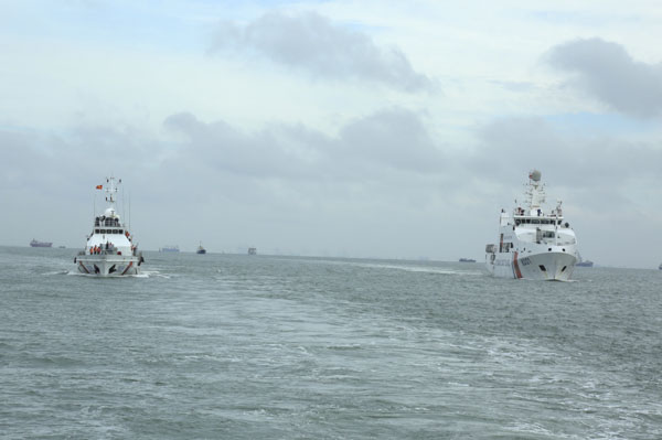 Các biên đội tàu của Bộ Tư lệnh Vùng CSB 3 chuẩn bị vào tuyến bắn đạn thật trên biển.