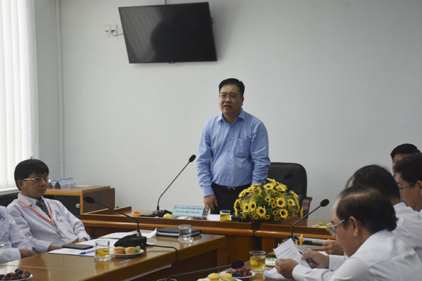Ông Nguyễn Văn Trình, Chủ tịch UBND tỉnh chủ trì buổi làm việc với Bệnh viện Bà Rịa.