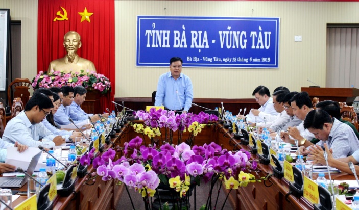 Ông Nguyễn Văn Trình, Chủ tịch UBND tỉnh phát biểu kết luận cuộc họp. 