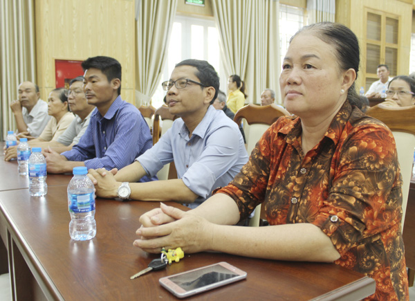 Các cử tri huyện Long Điền tham dự buổi tiếp xúc với Đoàn ĐBQH tỉnh.
