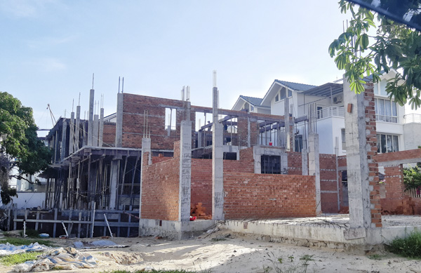 Một công trình do người dân tự tổ chức xây dựng tại khu B dự án Khu biệt thự Thanh Bình