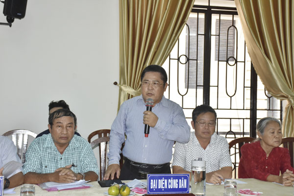 Luật sư Trần Văn Bình – đại diện cho những hộ dân có quyền lợi tại dự án Thanh Bình đặt câu hỏi tại buổi làm việc.