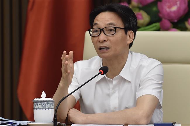Phó Thủ tướng Vũ Đức Đam yêu cầu đẩy mạnh hơn nữa hoạt động thanh tra, kiểm tra, nhất là các hộ sản xuất, chế biến, kinh doanh thực phẩm nhỏ lẻ. Ảnh: VGP/Nhật Bắc