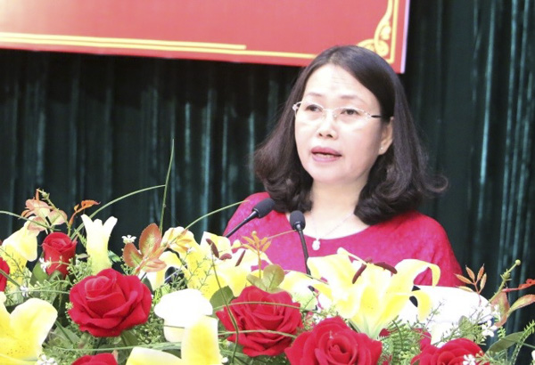 Bà Nguyễn Thị Yến, Phó Bí thư Thường trực Tỉnh ủy, Trưởng Đoàn ĐBQH tỉnh trình bày báo cáo tổng hợp ý kiến thảo luận của Ban Thường vụ Tỉnh ủy, các tổ Ban Chấp hành. 