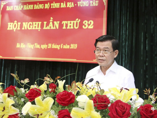 Ông Nguyễn Hồng Lĩnh, Ủy viên Trung ương Đảng, Bí thư Tỉnh ủy, Chủ tịch HĐND tỉnh phát biểu tại hội nghị. Ảnh: BÙI HƯƠNG