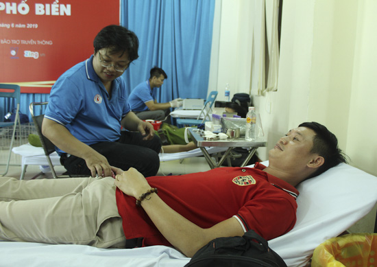 Người dân TP.Vũng Tàu tham gia hiến máu tình nguyện.