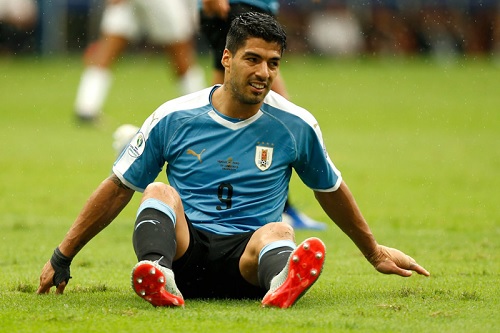 Nỗi thất vọng của Suarez sau khi đá hỏng luân lưu. (Ảnh: Getty).