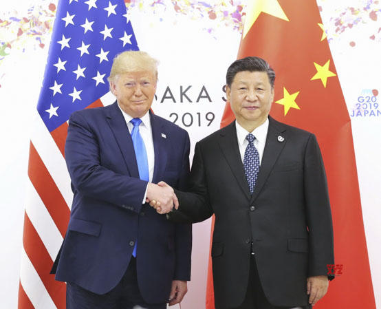 Chủ tịch Trung Quốc Tập Cận Bình (phải) và Tổng thống Mỹ Donald Trump trong cuộc gặp bên lề Hội nghị thượng đỉnh G20. 