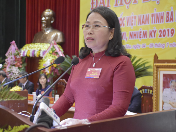 Bà Nguyễn Thị Yến, Phó Bí thư Thường trực Tỉnh ủy, Trưởng Đoàn Đại biểu Quốc hội tỉnh phát biểu chỉ đạo tại Đại hội.